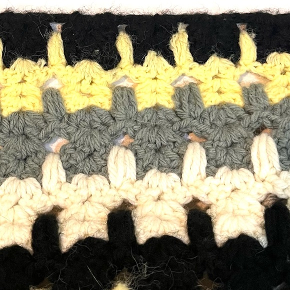 Vintage Granny Colorful Hand Knit Throw - Picture 4 of 5